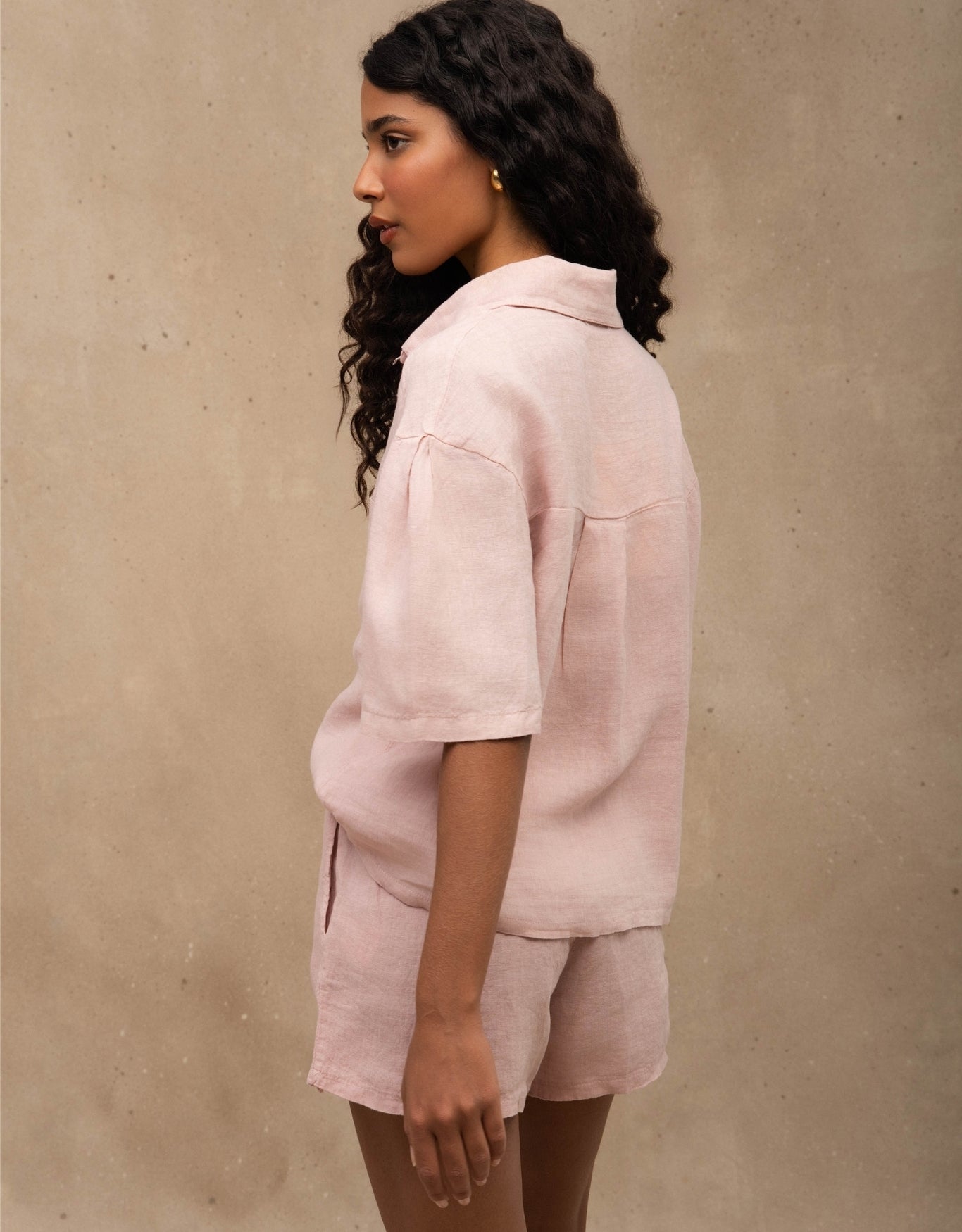 CAMISA BOLSOS MADRE REINA LINHO ROSA PÓ