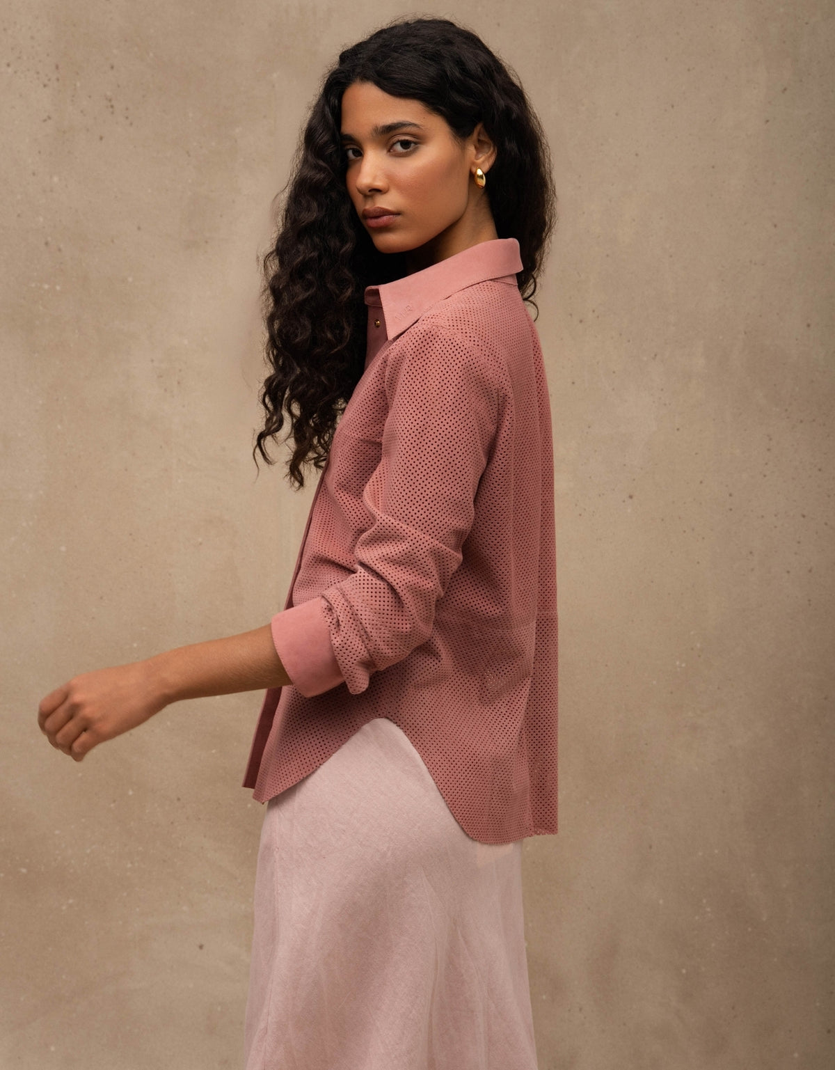 CAMISA BRUNA MADRE REINA CHAMOIS ROSA ROMÃ