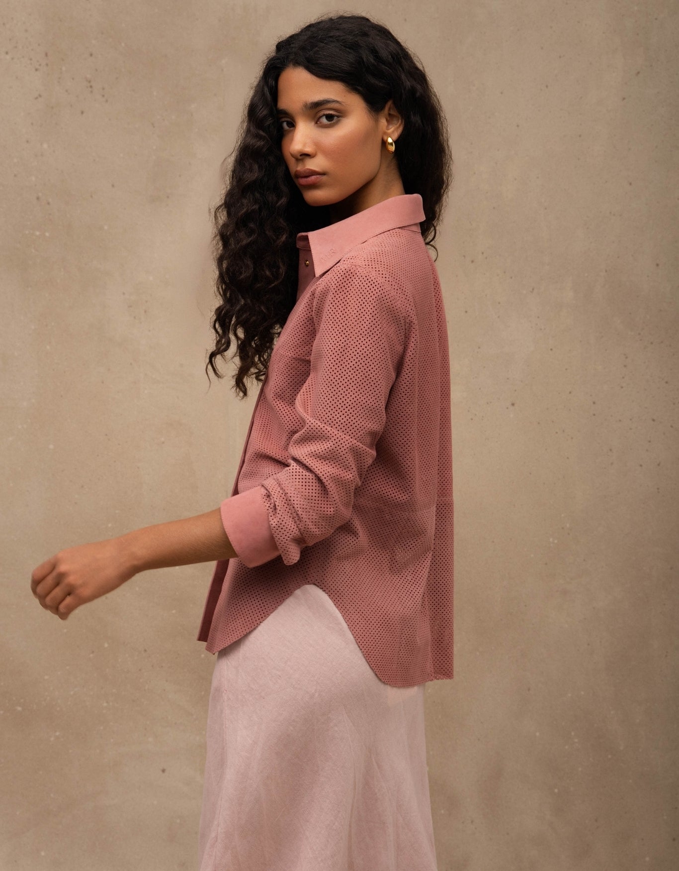 CAMISA BRUNA MADRE REINA CHAMOIS ROSA ROMÃ