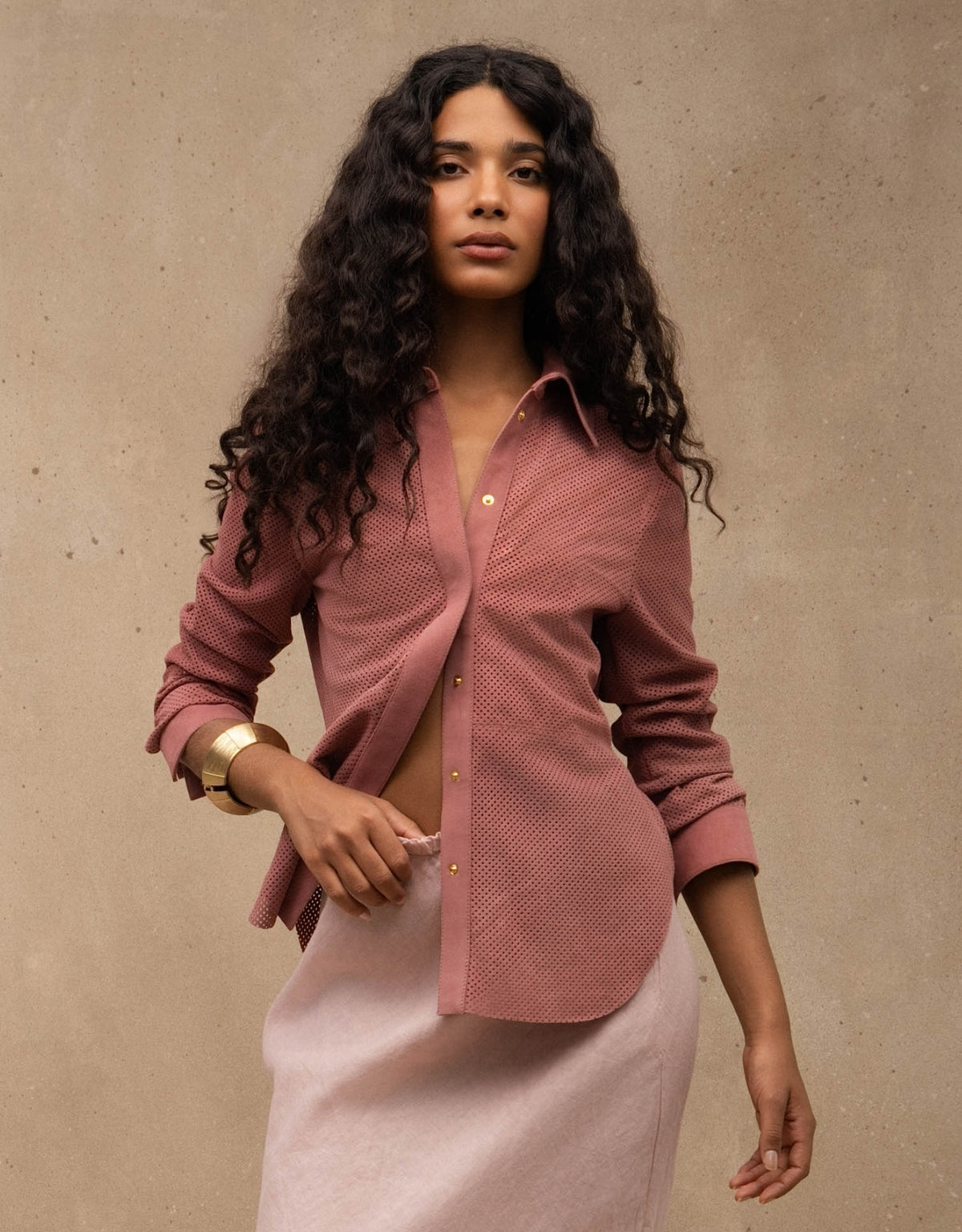 CAMISA BRUNA MADRE REINA CHAMOIS ROSA ROMÃ