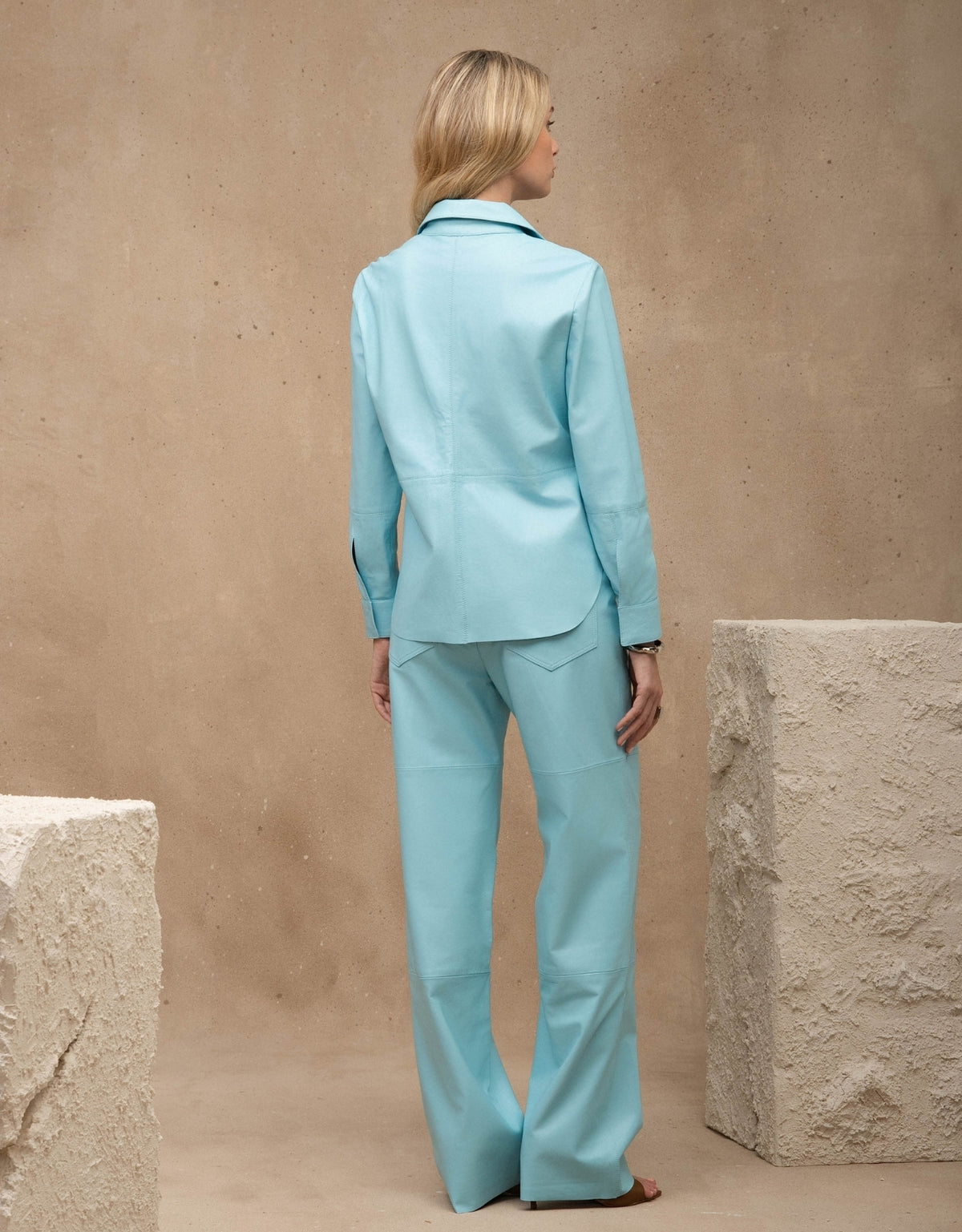 CAMISA BRUNA MADRE REINA COURO AZUL TURQUESA