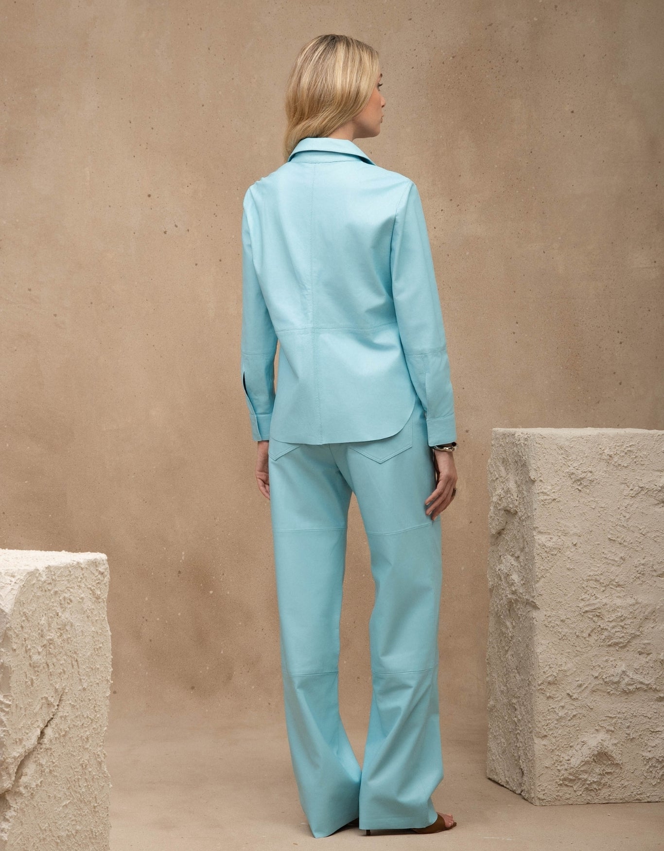 CAMISA BRUNA MADRE REINA COURO AZUL TURQUESA