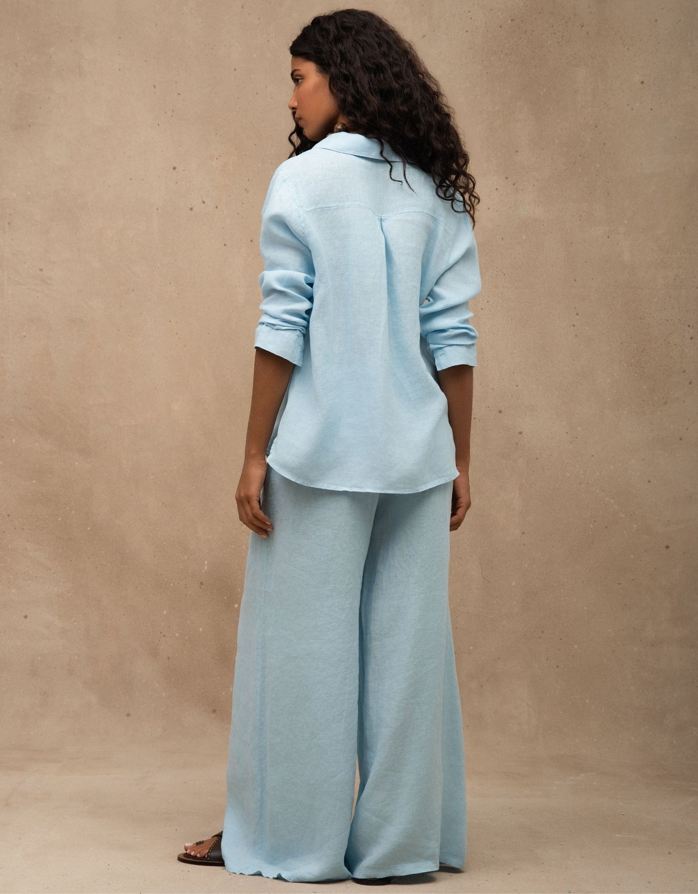 CAMISA CAROL MADRE REINA LINHO AZUL ÁGATA