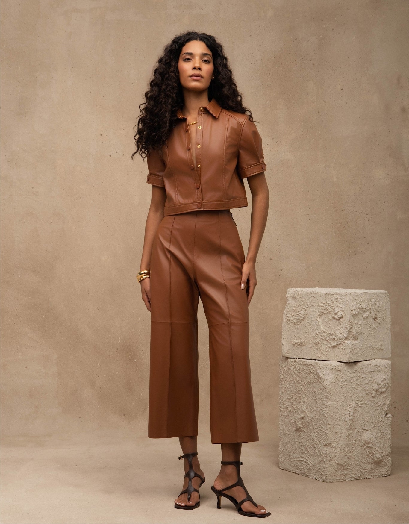 CAMISA CECÍLIA MADRE REINA COURO CARAMELO