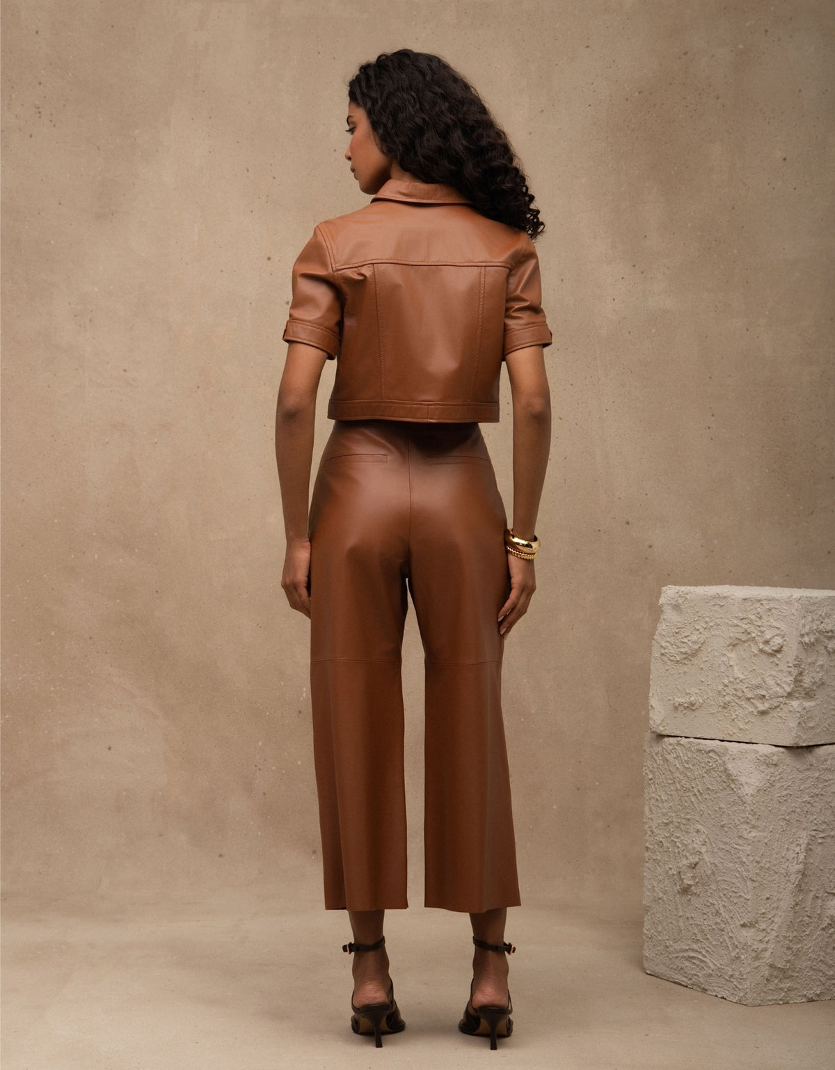 CAMISA CECÍLIA MADRE REINA COURO CARAMELO