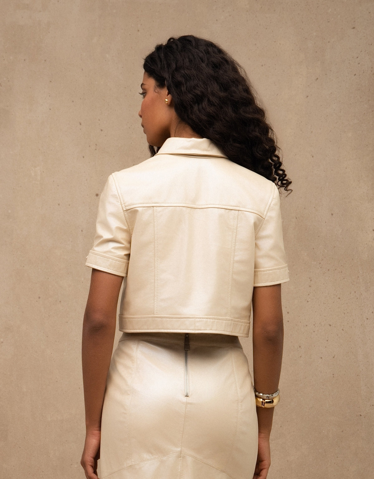 CAMISA CECÍLIA MADRE REINA COURO NEW PÉROLA