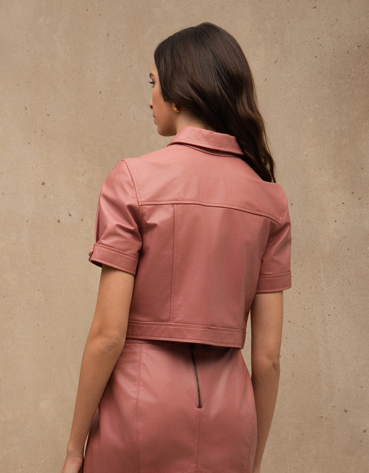 CAMISA CECÍLIA MADRE REINA COURO ROSA ROMÃ