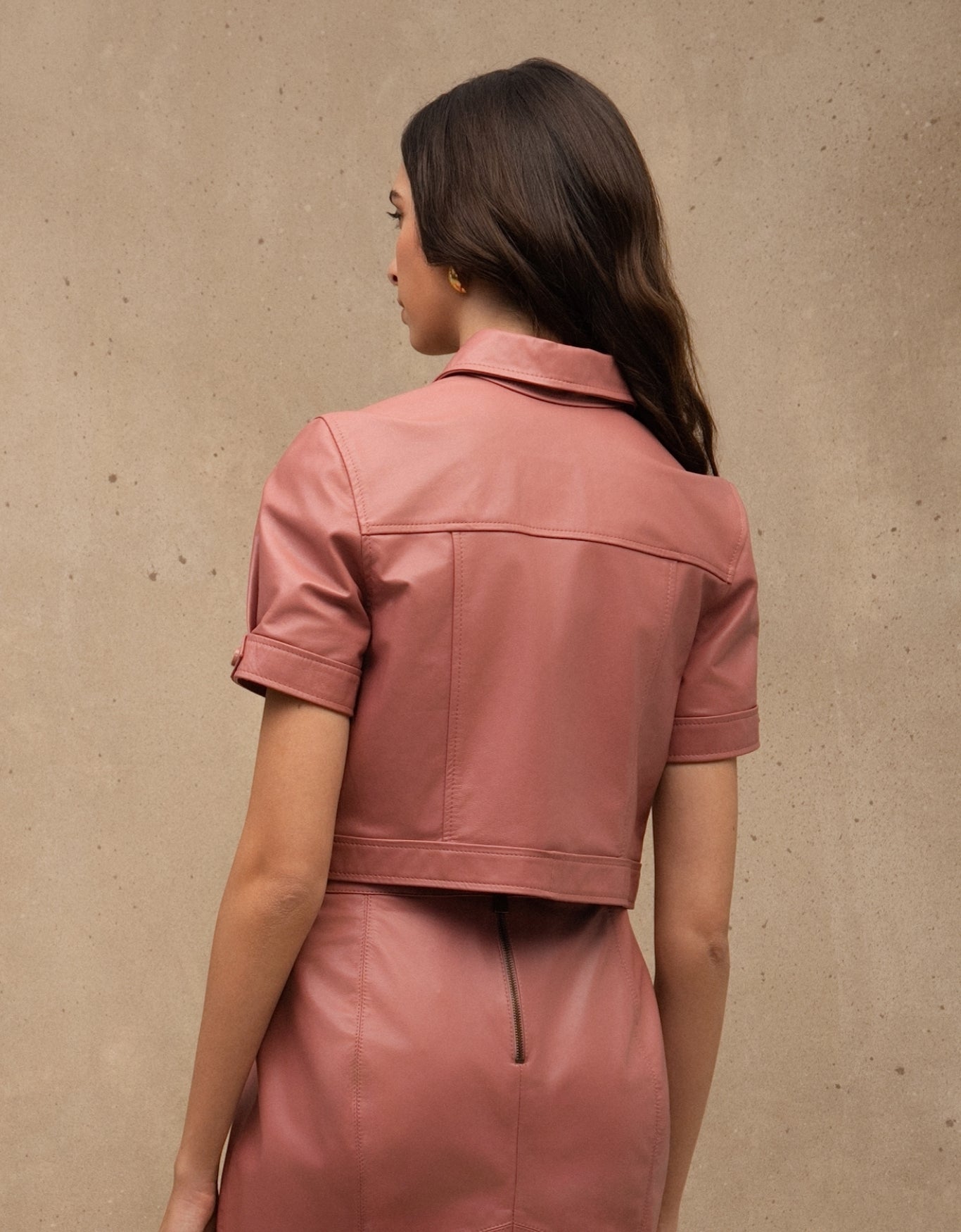 CAMISA CECÍLIA MADRE REINA COURO ROSA ROMÃ