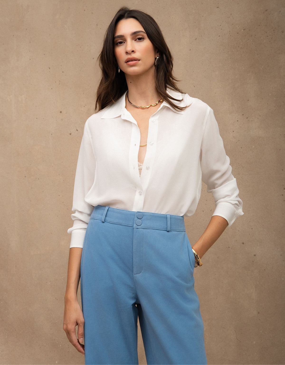 CAMISA CLÁSSICA PESPONTO MADRE REINA SEDA OFF WHITE