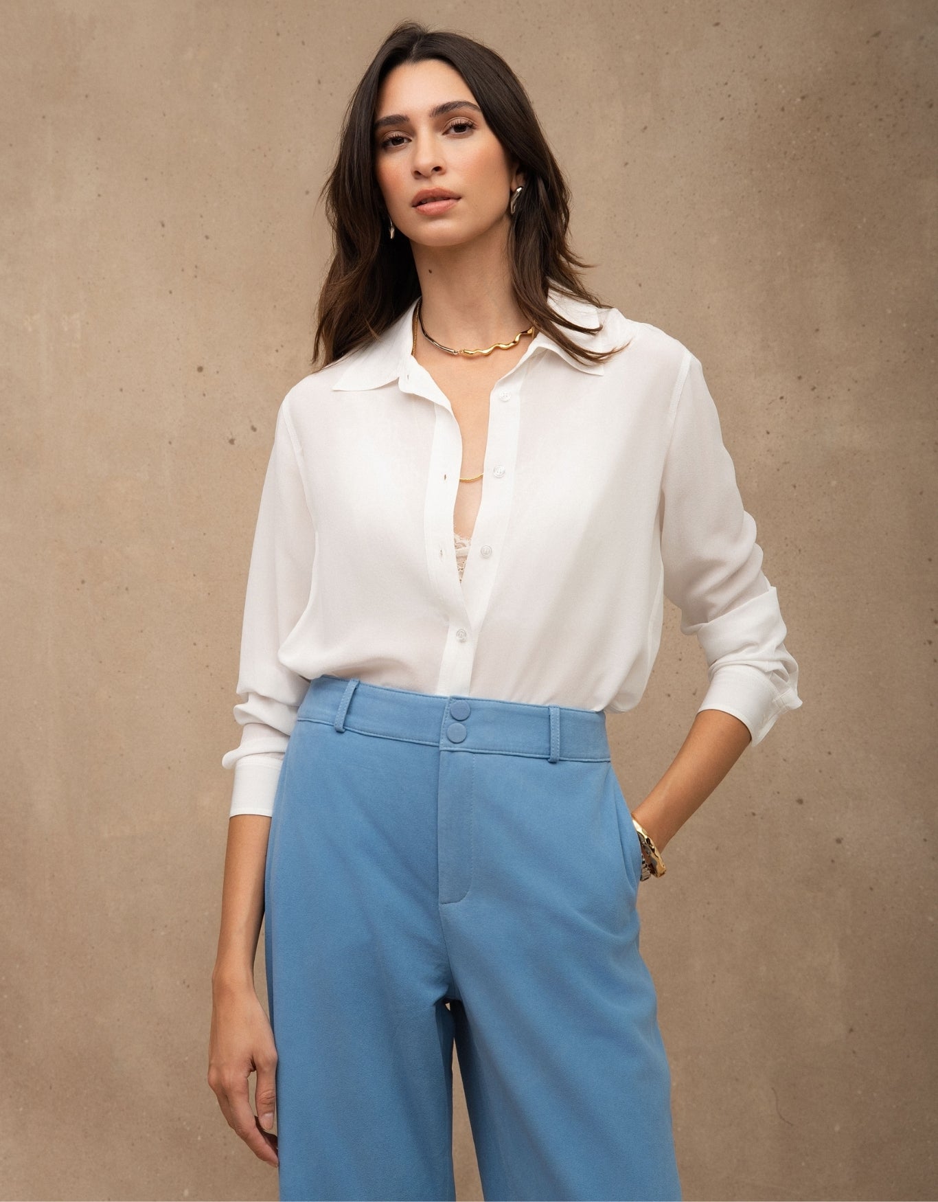 CAMISA CLÁSSICA PESPONTO MADRE REINA SEDA OFF WHITE