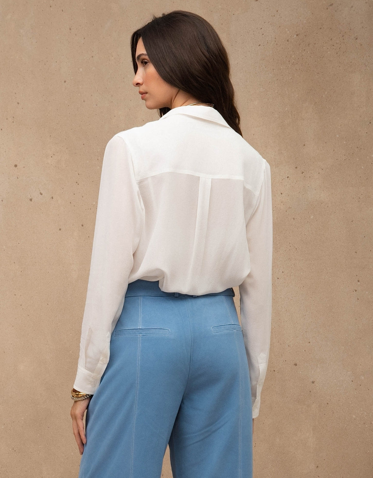 CAMISA CLÁSSICA PESPONTO MADRE REINA SEDA OFF WHITE