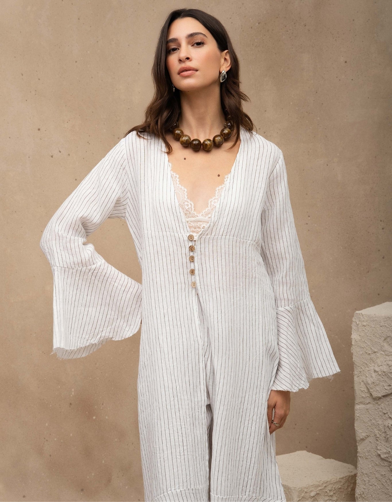 CHEMISE CLASSIC MADRE REINA LINHO BRANCO RISCA DE GIZ