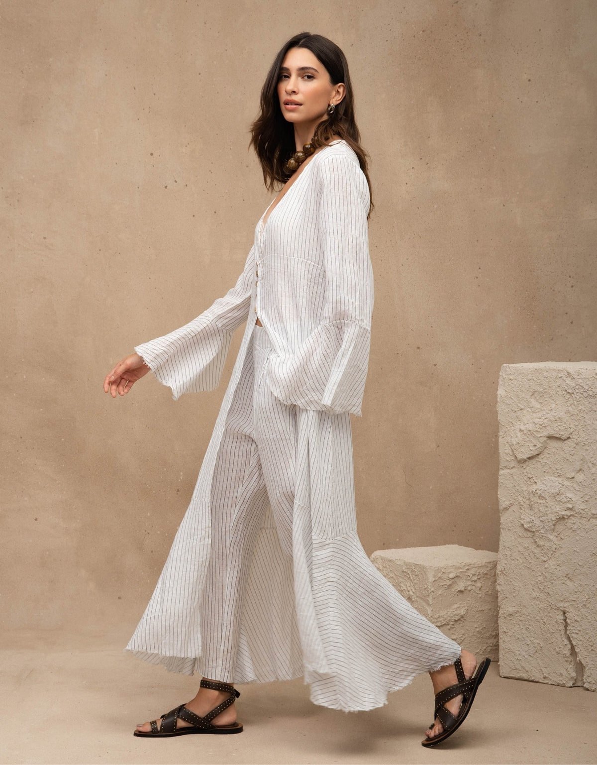 CHEMISE CLASSIC MADRE REINA LINHO BRANCO RISCA DE GIZ