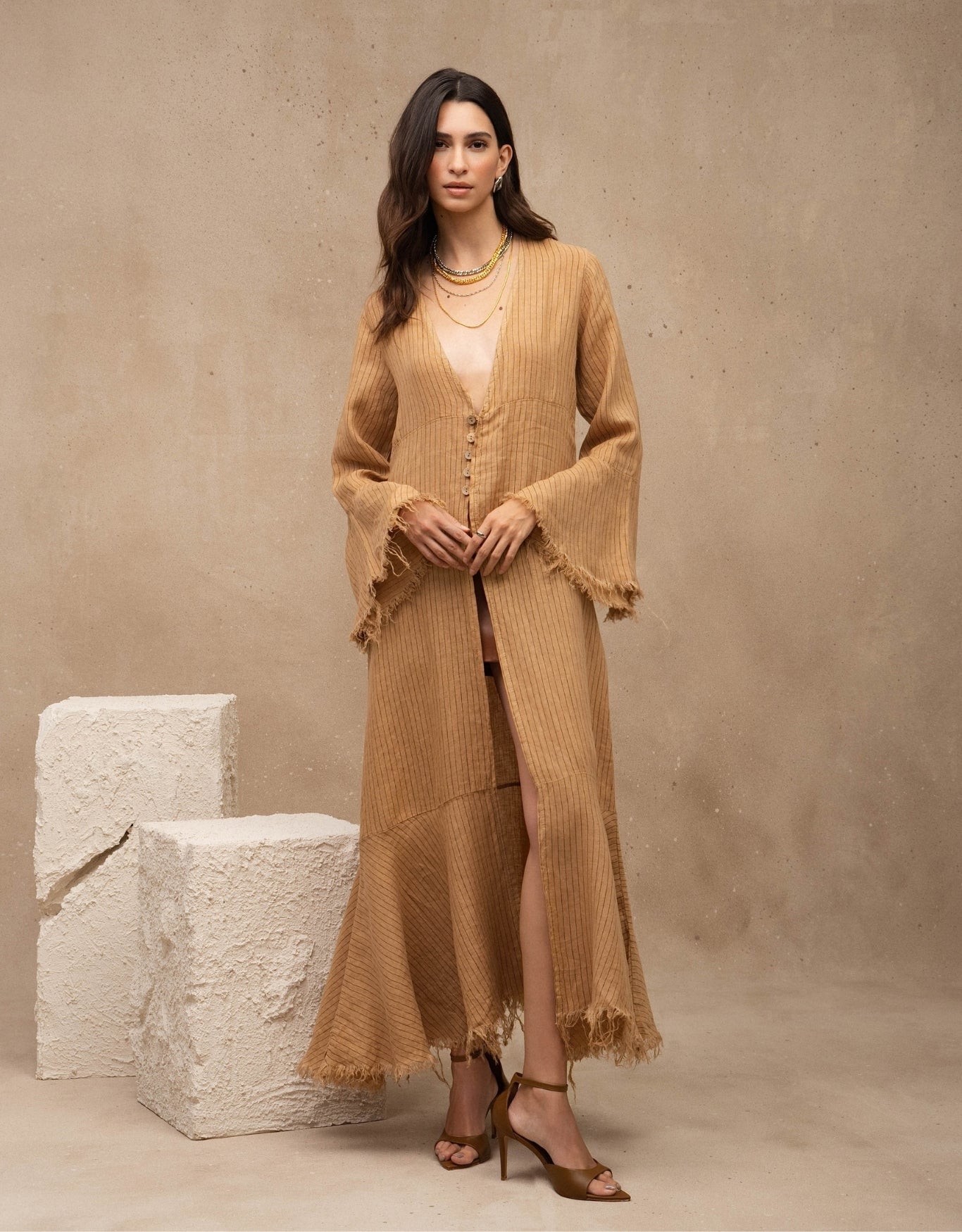 CHEMISE CLASSIC MADRE REINA LINHO CAQUI RISCA DE GIZ