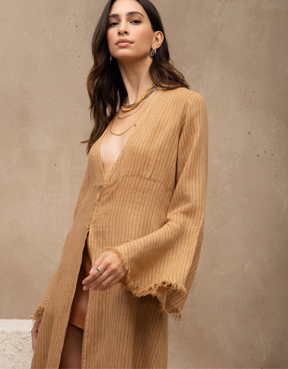 CHEMISE CLASSIC MADRE REINA LINHO CAQUI RISCA DE GIZ