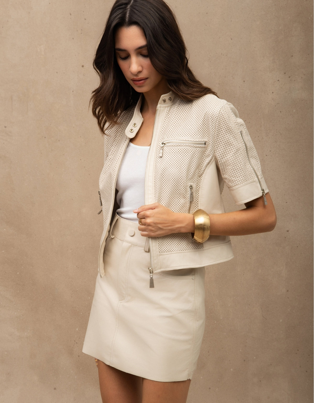 JAQUETA SOPHIE MANGA CURTA MADRE REINA COURO OFF WHITE