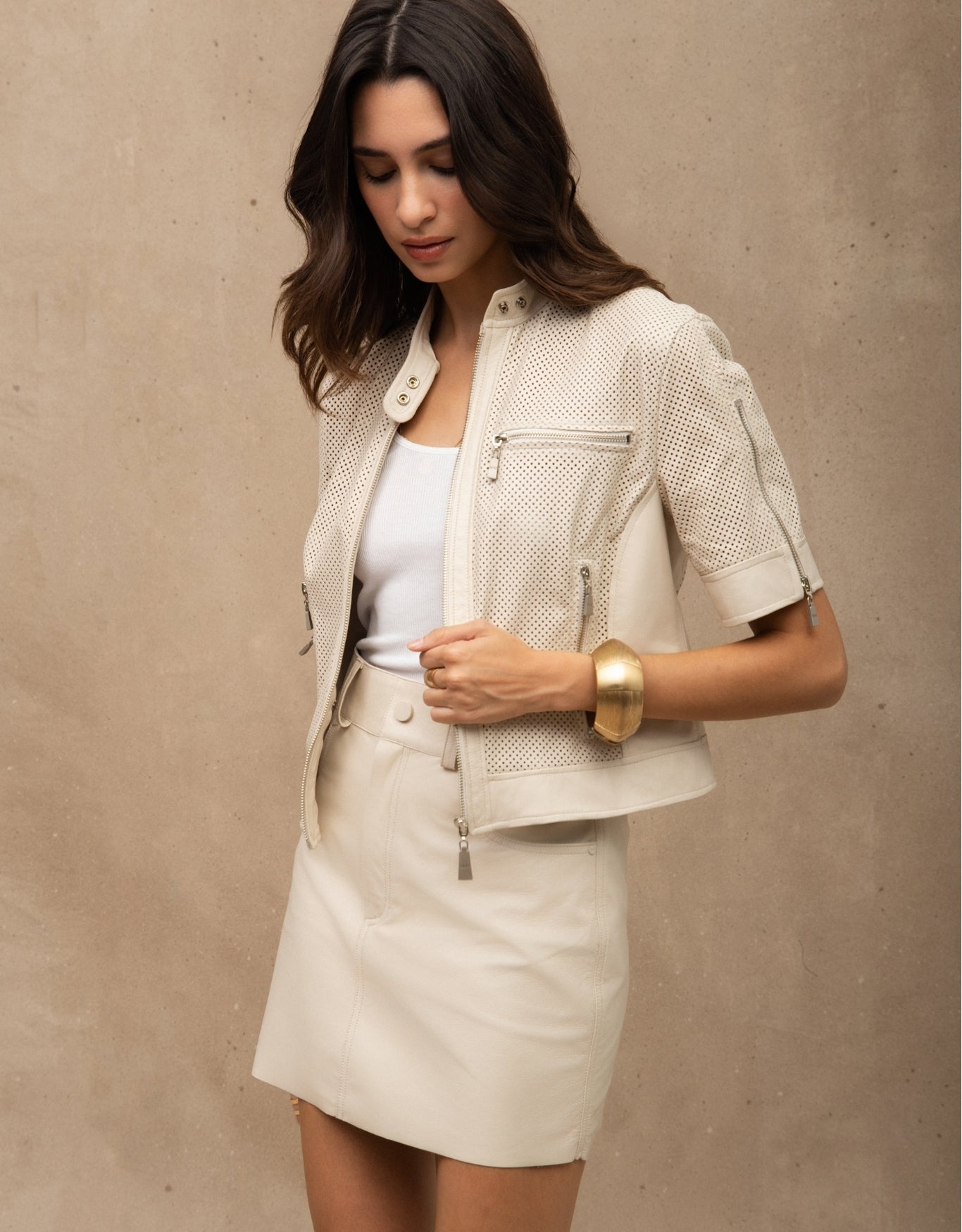 JAQUETA SOPHIE MANGA CURTA MADRE REINA COURO OFF WHITE