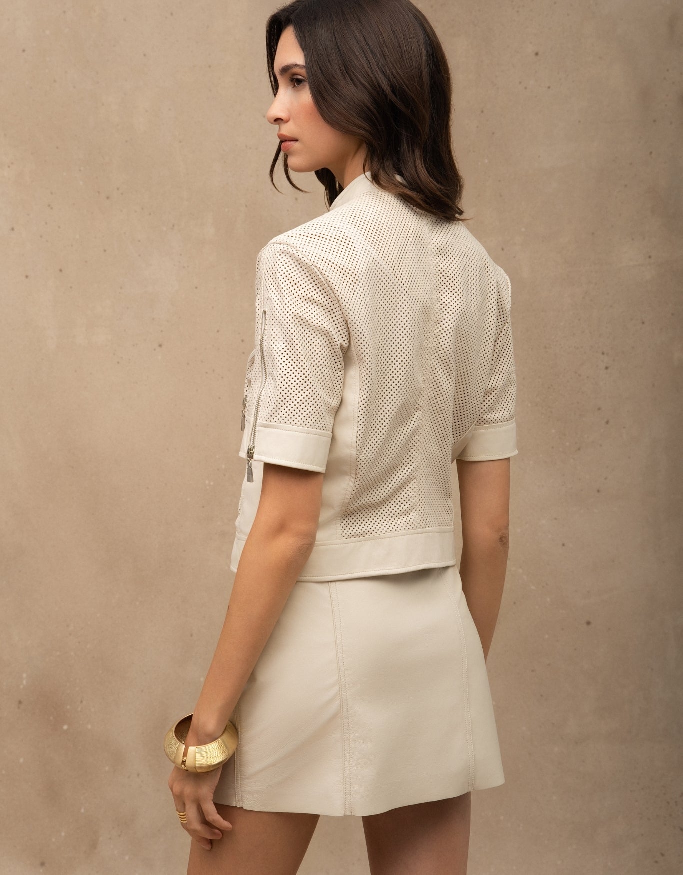 JAQUETA SOPHIE MANGA CURTA MADRE REINA COURO OFF WHITE