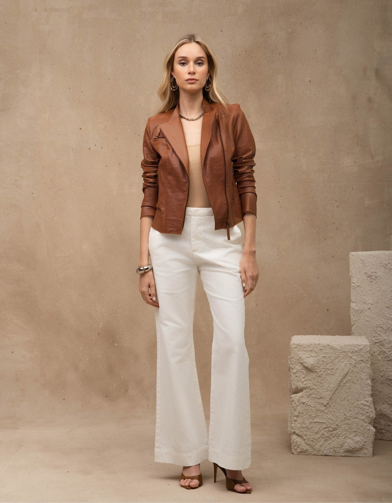 JAQUETA SUMMER MADRE REINA COURO CARAMELO