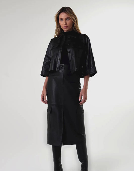 CASAQUETO LARI MADRE REINA COURO PRETO