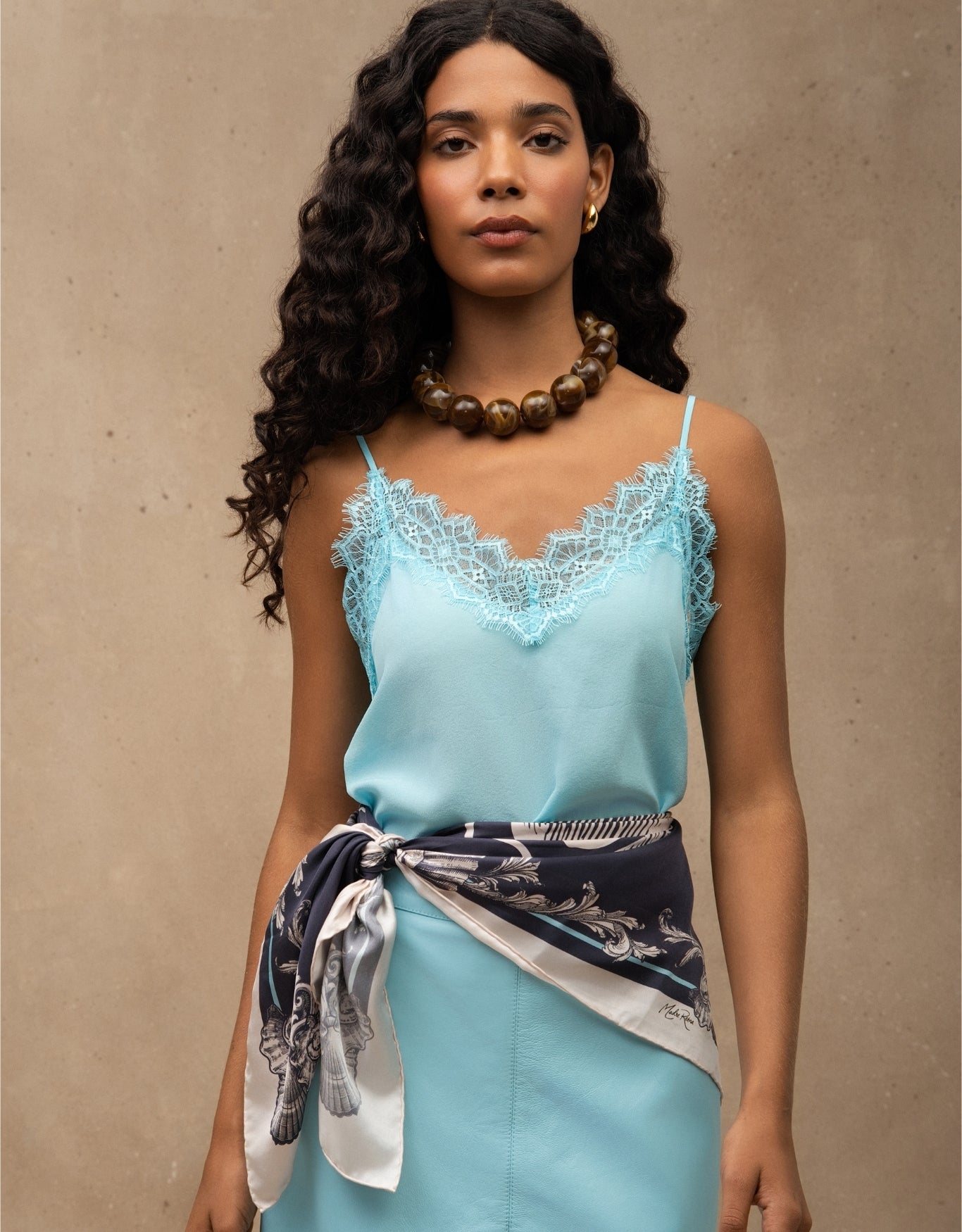 REGATA MADRE REINA SEDA AZUL TURQUESA