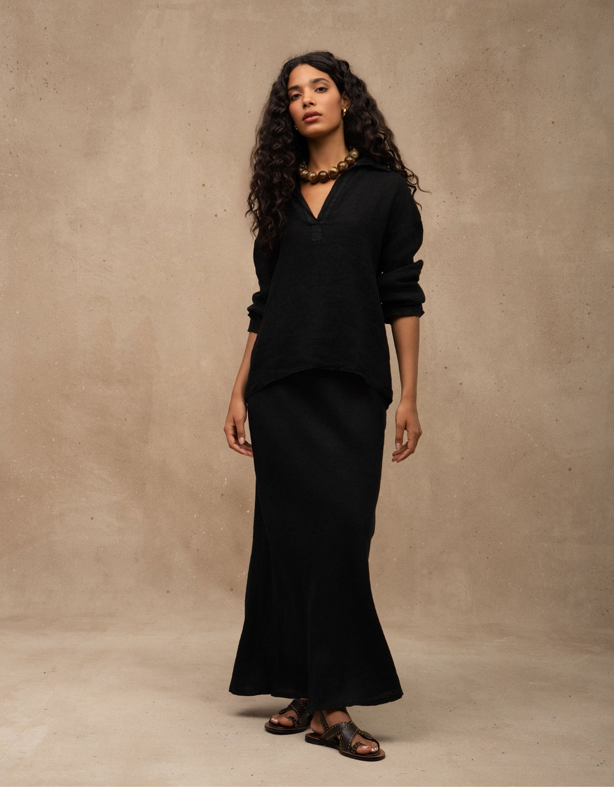 SAIA ALICE MADRE REINA LINHO PRETO