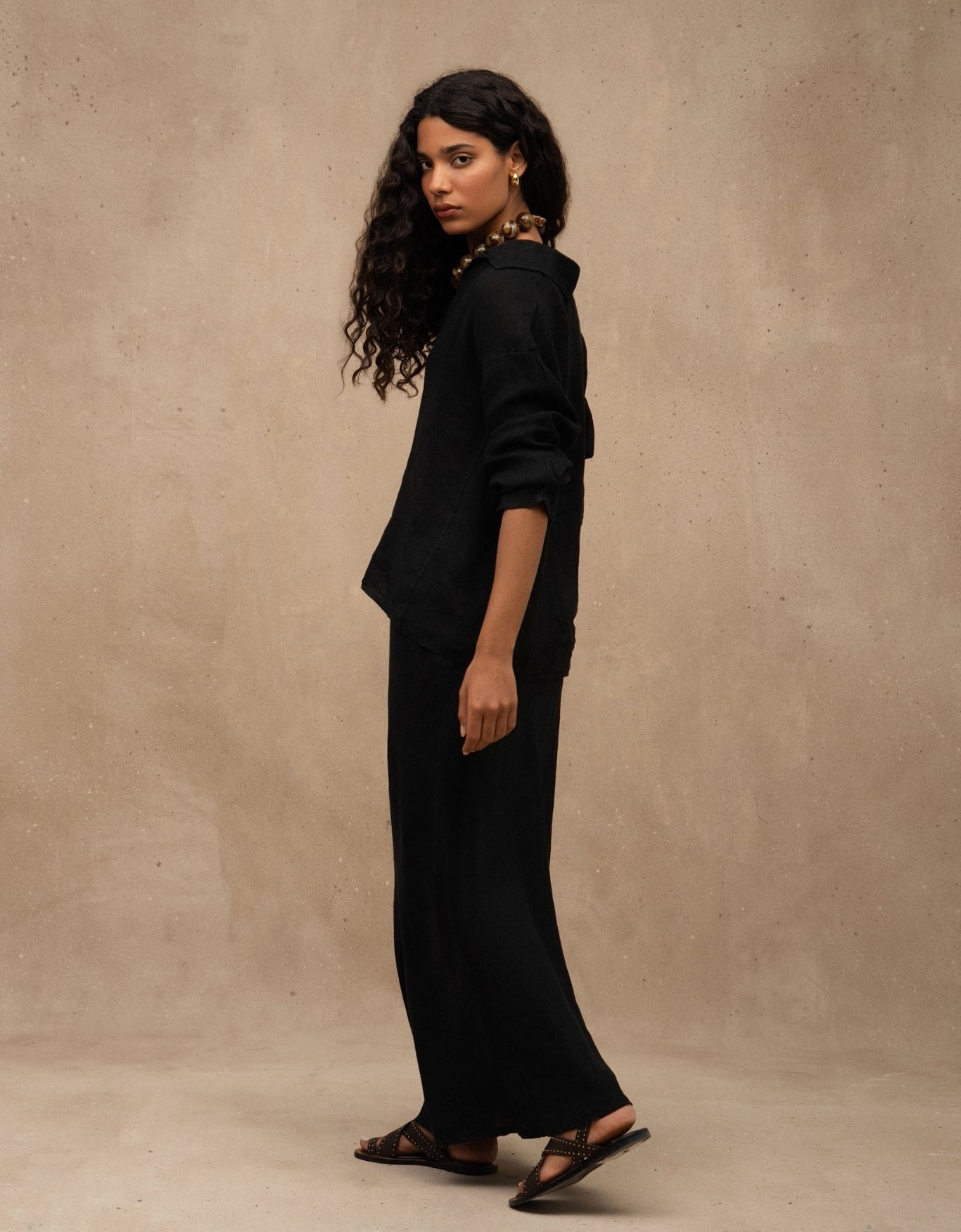 SAIA ALICE MADRE REINA LINHO PRETO