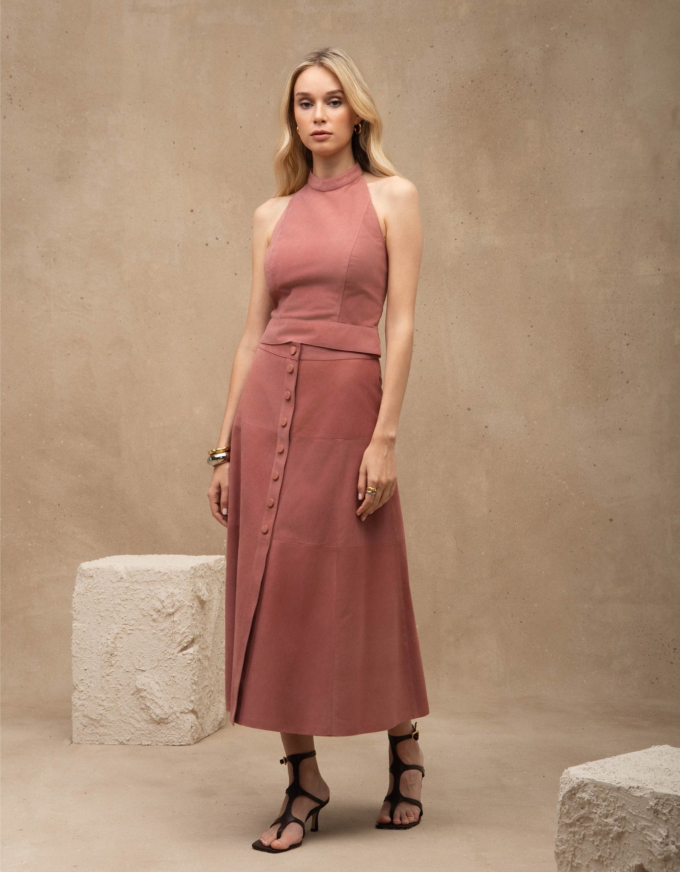 SAIA BOTÕES MADRE REINA CHAMOIS ROSA ROMÃ