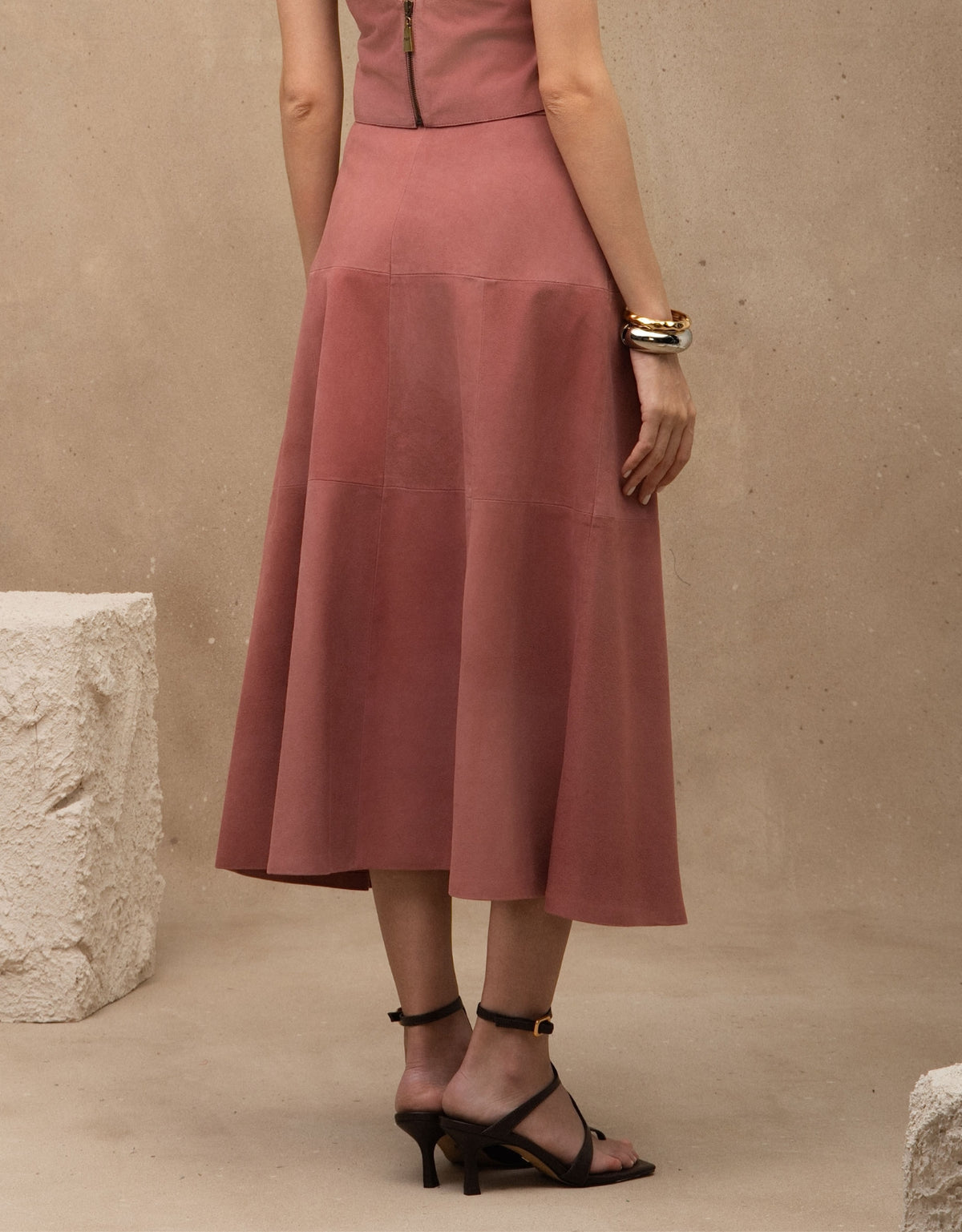 SAIA BOTÕES MADRE REINA CHAMOIS ROSA ROMÃ