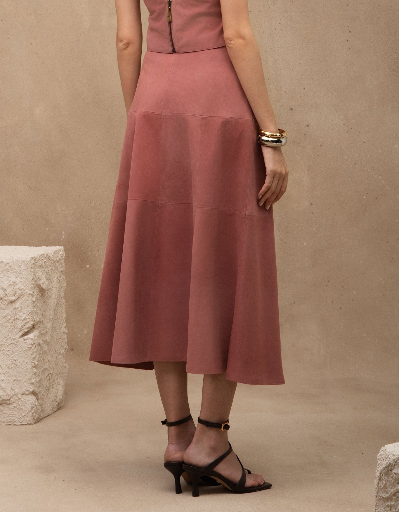 SAIA BOTÕES MADRE REINA CHAMOIS ROSA ROMÃ