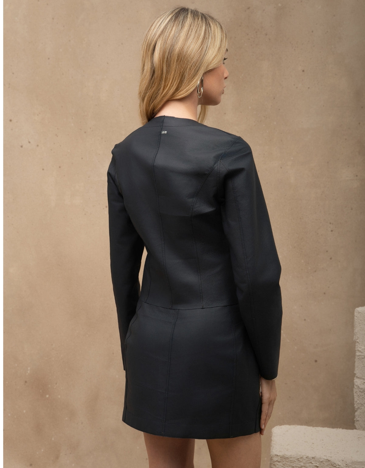 SAIA CURTA MADRE REINA COURO DOUBLE FACE CARAMELO/AZUL