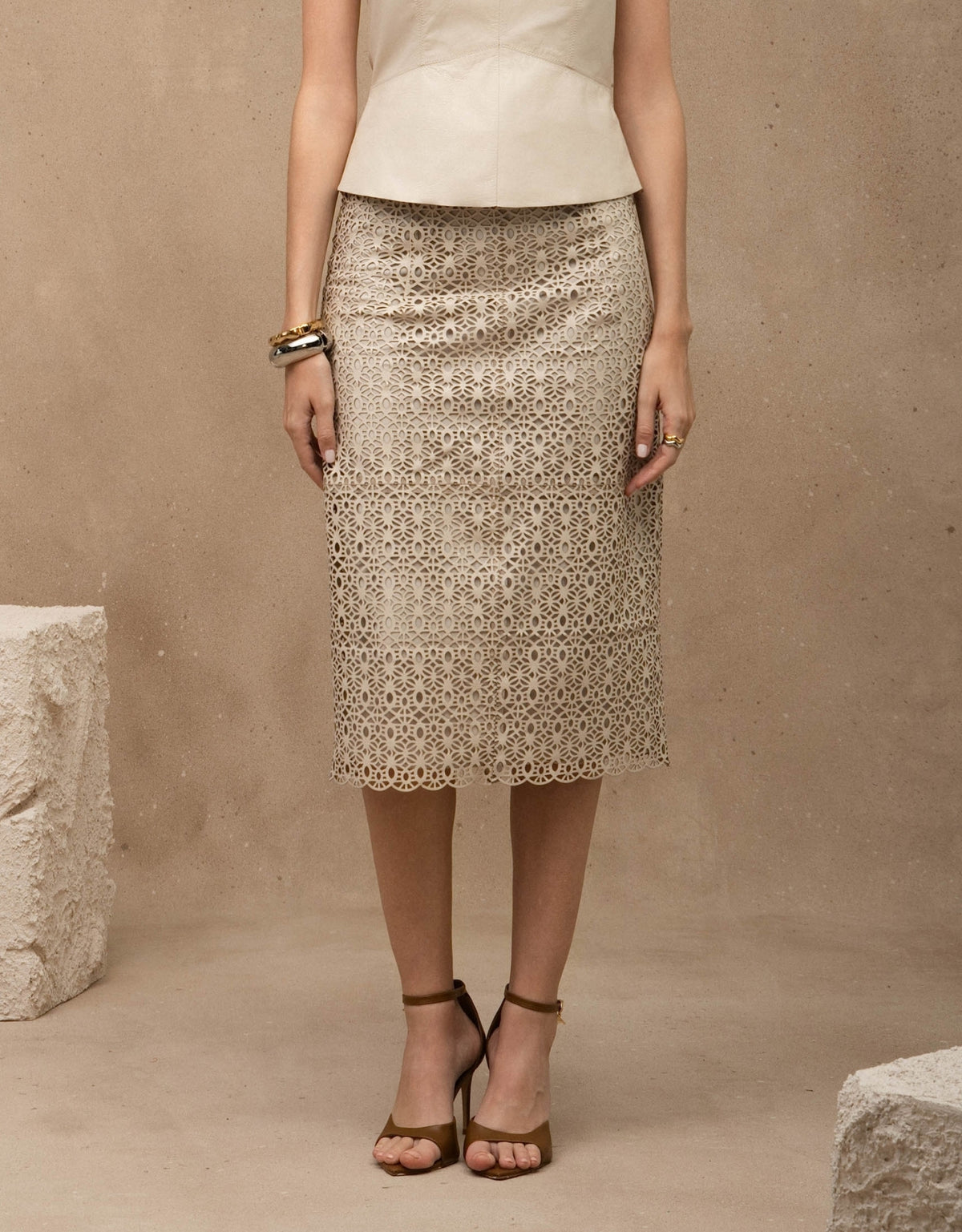 SAIA RENDADA AYLA MADRE REIA COURO OFF WHITE