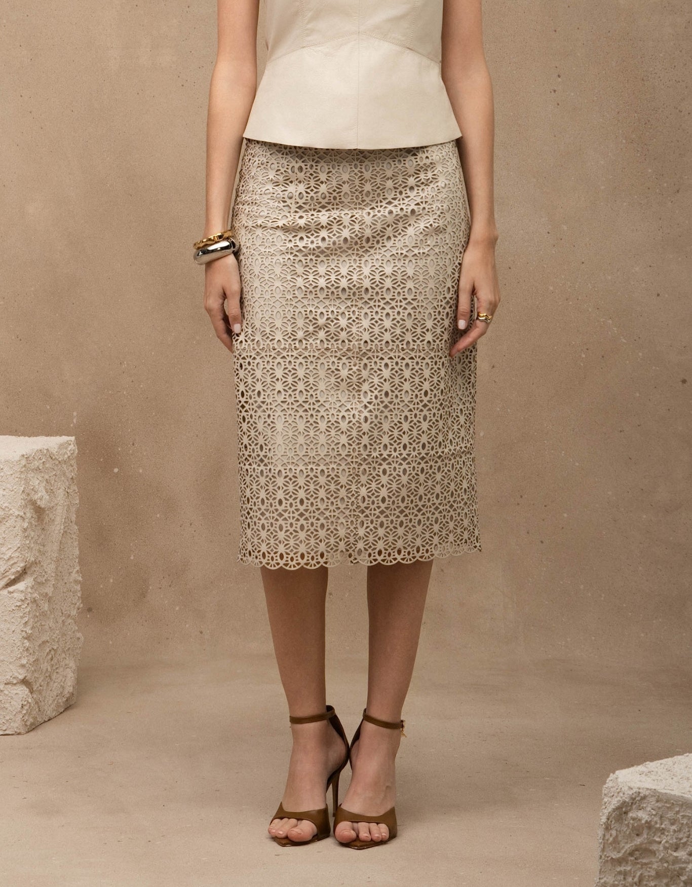 SAIA RENDADA AYLA MADRE REIA COURO OFF WHITE