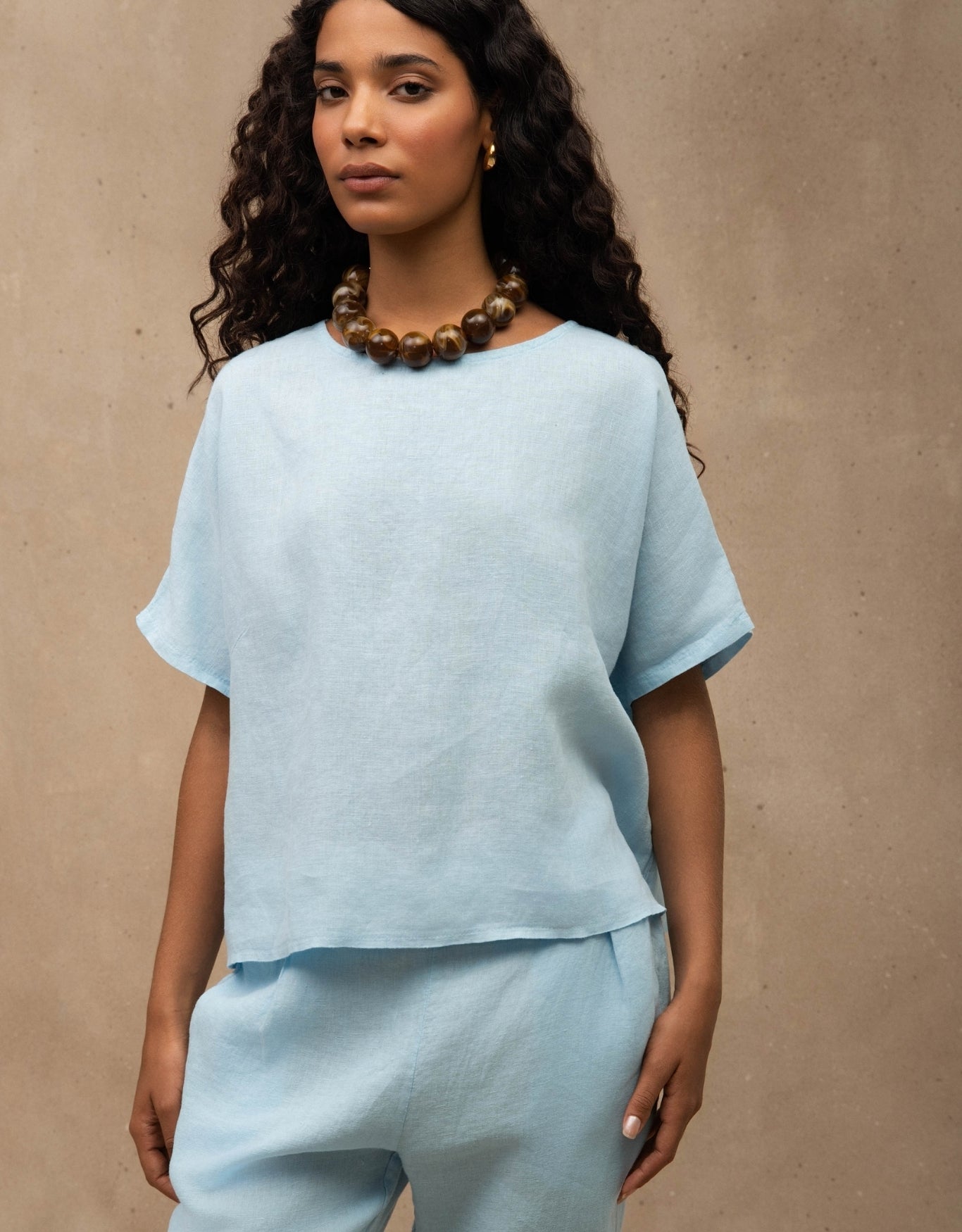 T-SHIRT CLASSIC MADRE REINA LINHO AZUL ÁGATA