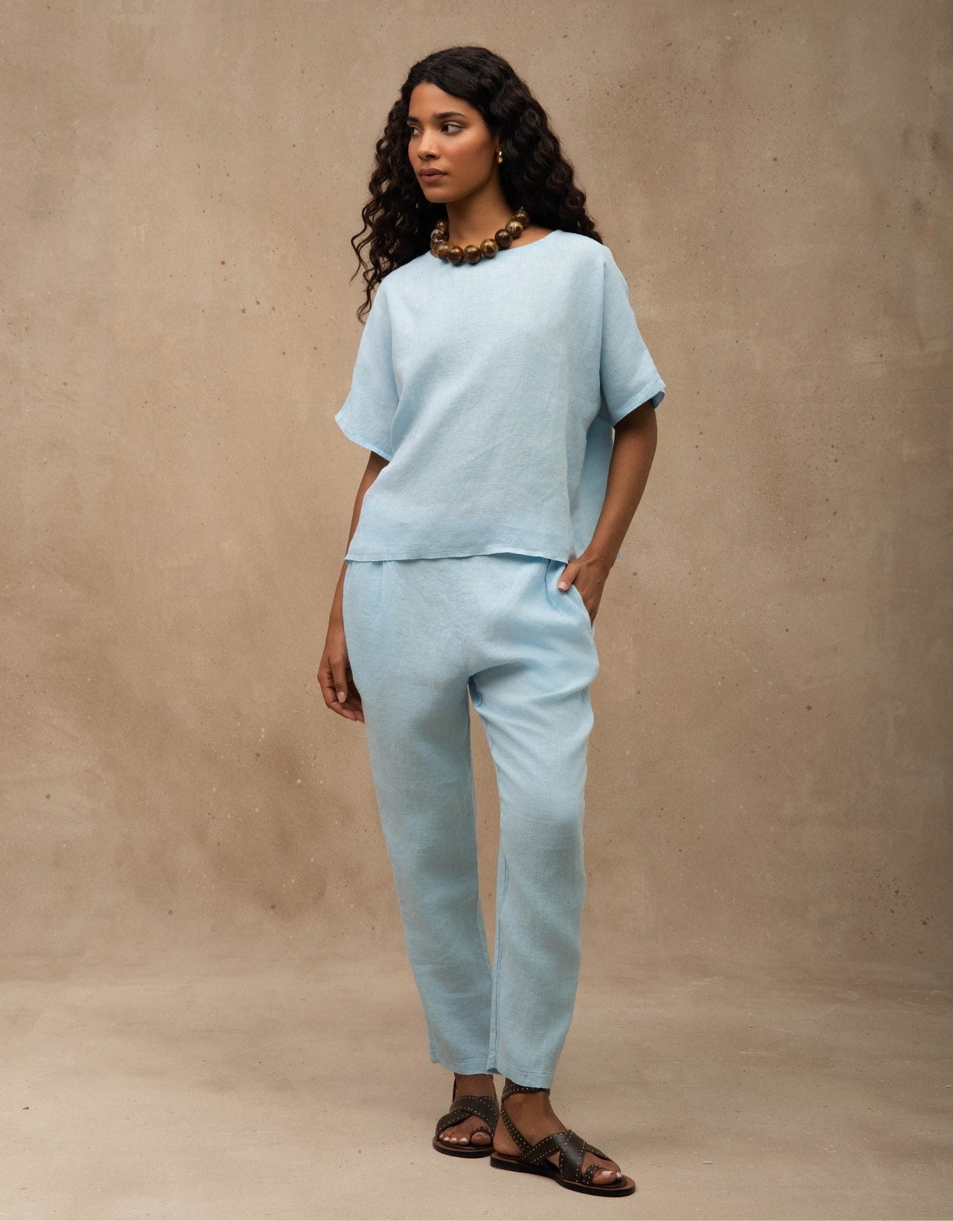 T-SHIRT CLASSIC MADRE REINA LINHO AZUL ÁGATA