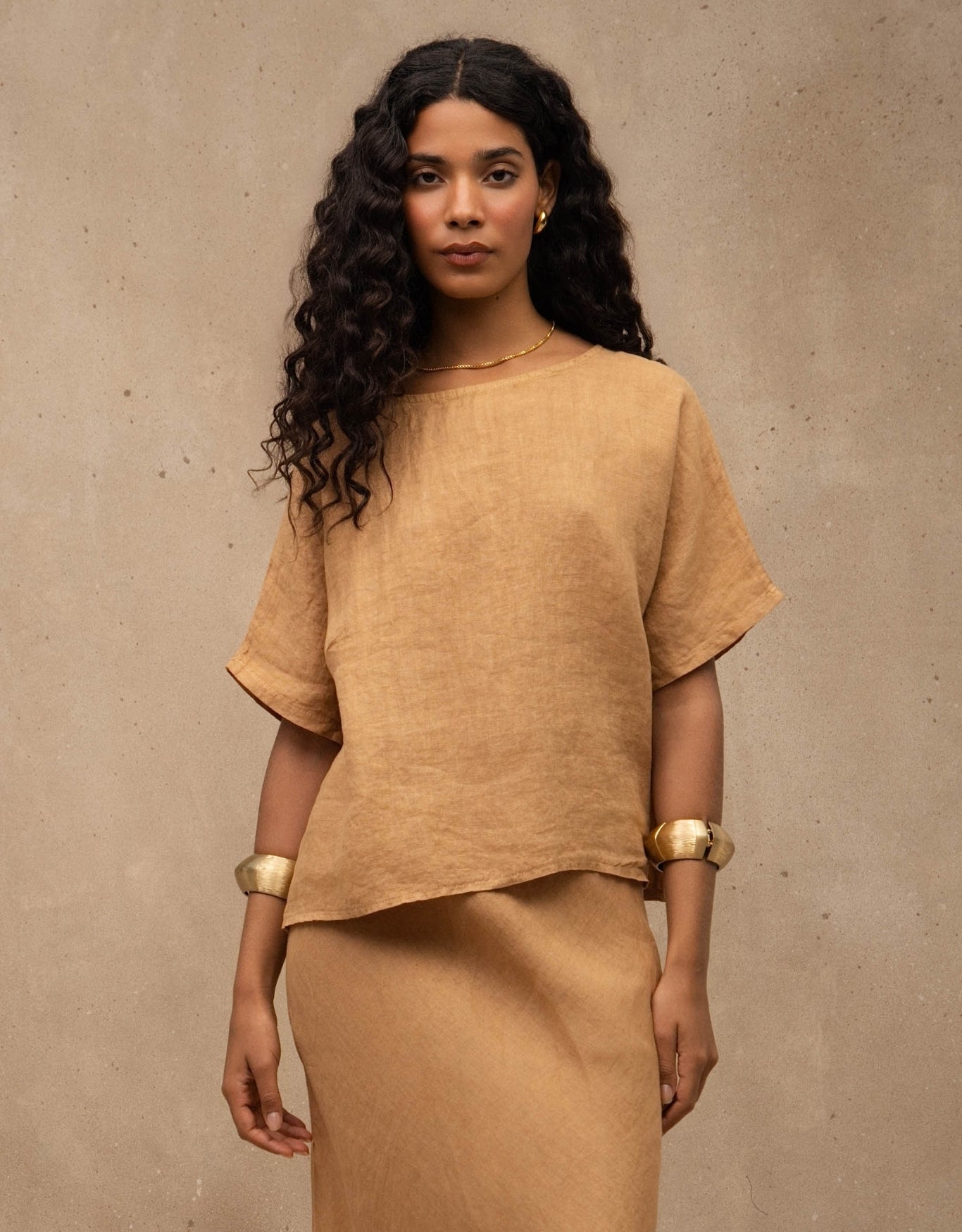 T-SHIRT CLASSIC MADRE REINA LINHO CAQUI