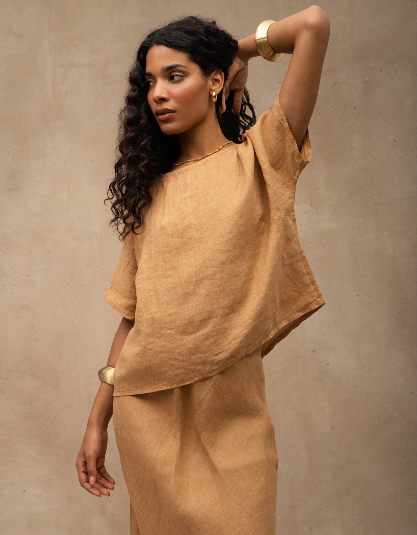 T-SHIRT CLASSIC MADRE REINA LINHO CAQUI