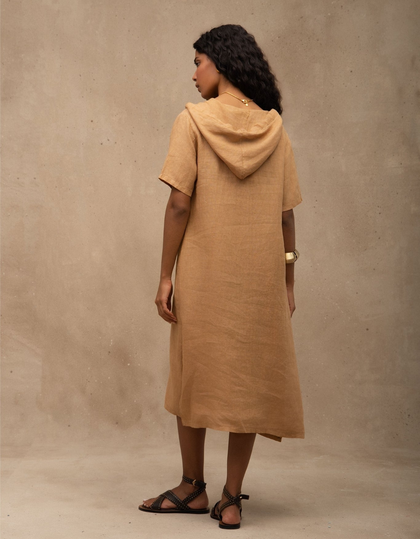 VESTIDO CAMILA MADRE REINA LINHO CAQUI