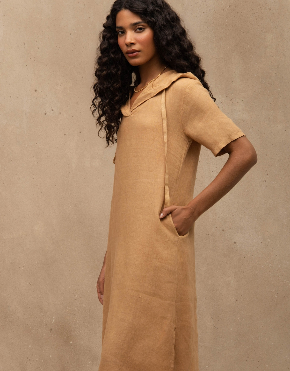 VESTIDO CAMILA MADRE REINA LINHO CAQUI