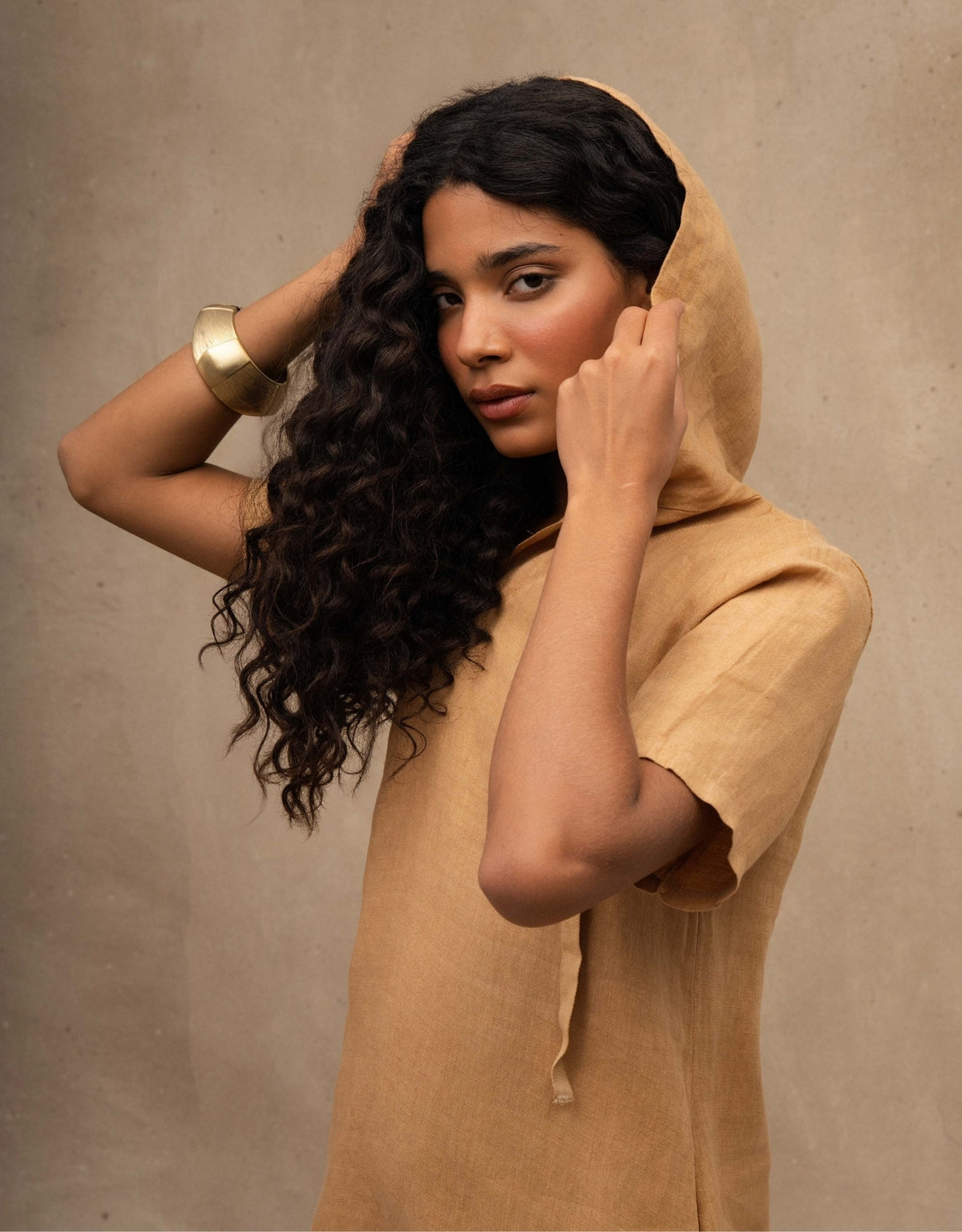 VESTIDO CAMILA MADRE REINA LINHO CAQUI