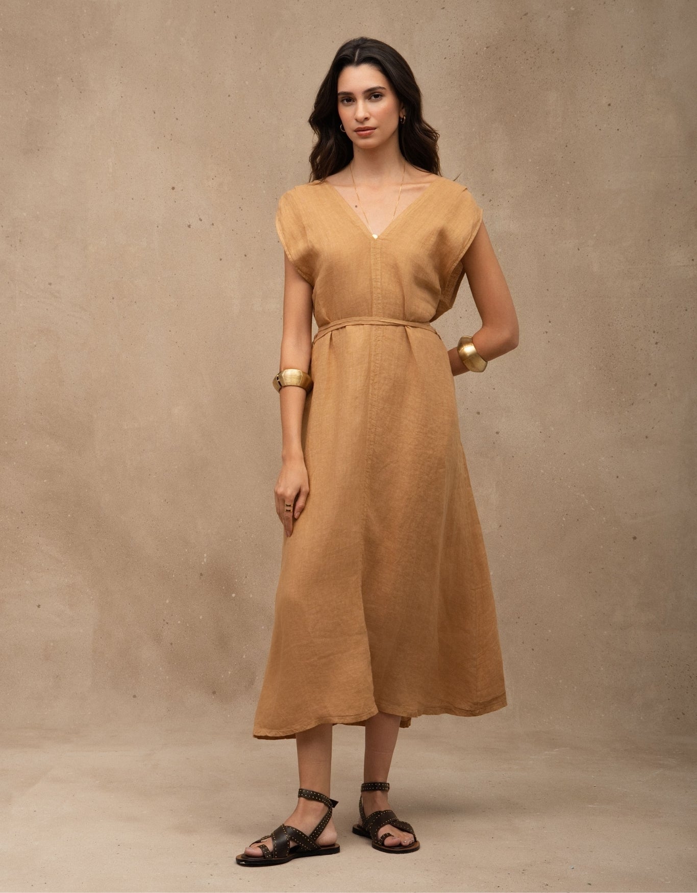 VESTIDO NICOLE MADRE REINA LINHO CAQUI